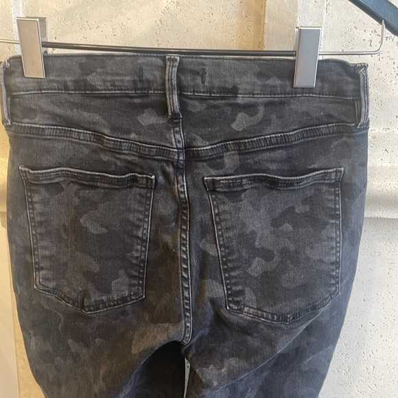 Free people black Camo skinny jeans. Slight stretch. Size 28. Never worn. - Picture 5 of 5